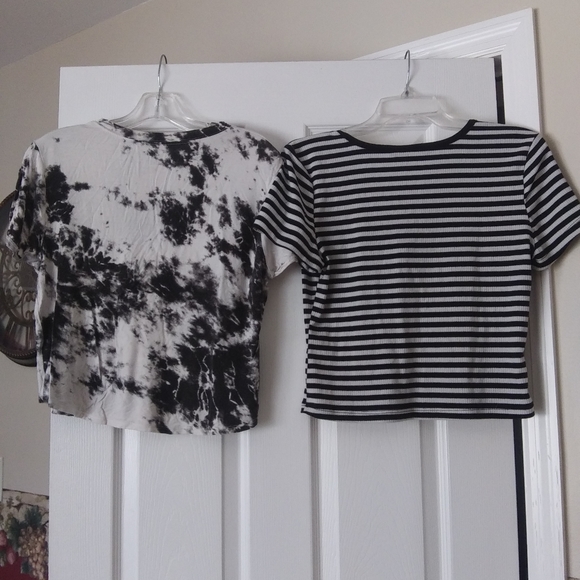 Lot of 2 Women's Tee Shirts - We To Me and Hot Kis - Picture 4 of 4